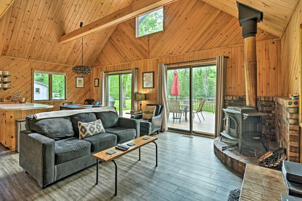 Riverfront Traverse City Cabin Fish, Kayak And Tube المظهر الخارجي الصورة