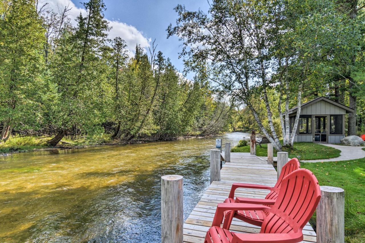 Riverfront Traverse City Cabin Fish, Kayak And Tube المظهر الخارجي الصورة