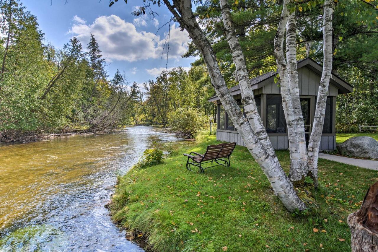 Riverfront Traverse City Cabin Fish, Kayak And Tube المظهر الخارجي الصورة