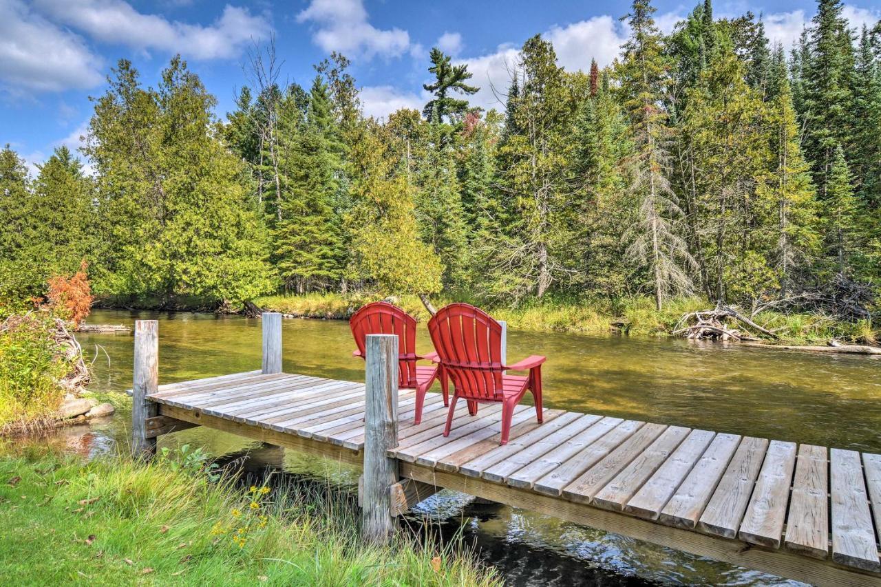 Riverfront Traverse City Cabin Fish, Kayak And Tube المظهر الخارجي الصورة