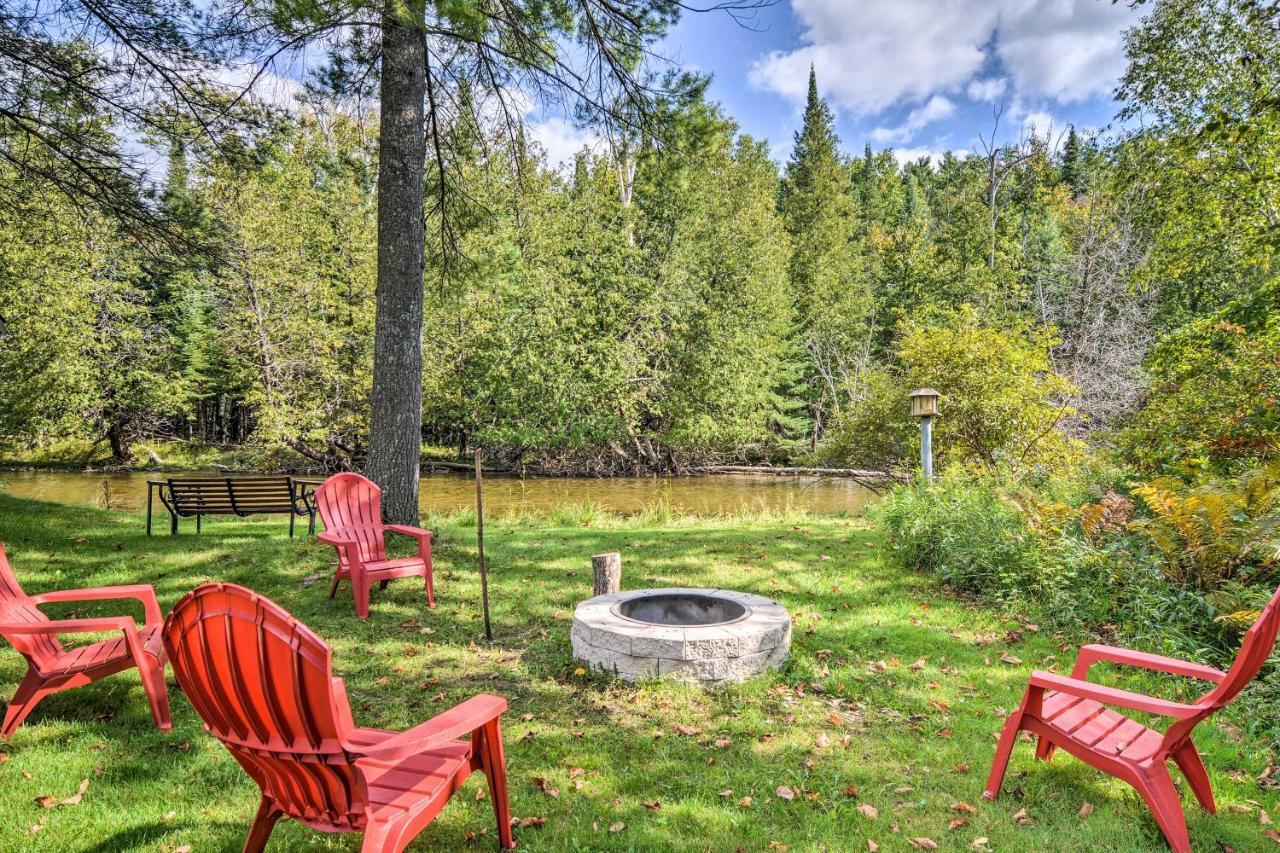 Riverfront Traverse City Cabin Fish, Kayak And Tube المظهر الخارجي الصورة